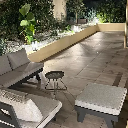 Garden Suquet, Terrasse & Garage Apartment